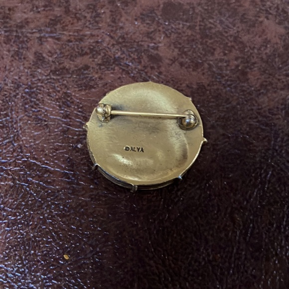 Alya woman - Picture 3 of 6